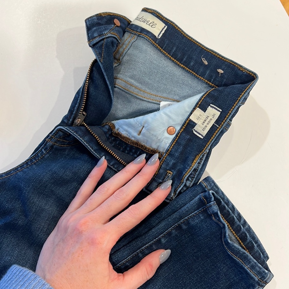 Madewell dark wash skinny jeans (25T)
